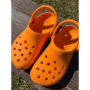 CROCS CLASSIC CLOGS Bright Orange Size 4